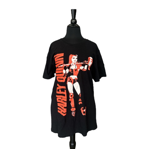 Harley Quinn Graphic Design T-Shirt - Picture 5 of 6